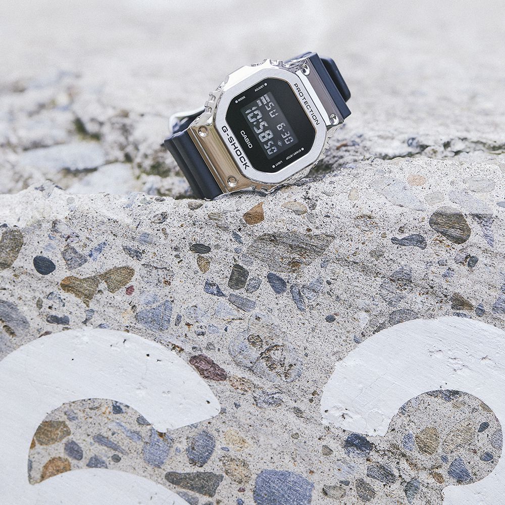 カシオ G-SHOCK メタルバード 腕時計 GM-5600-1JF時計